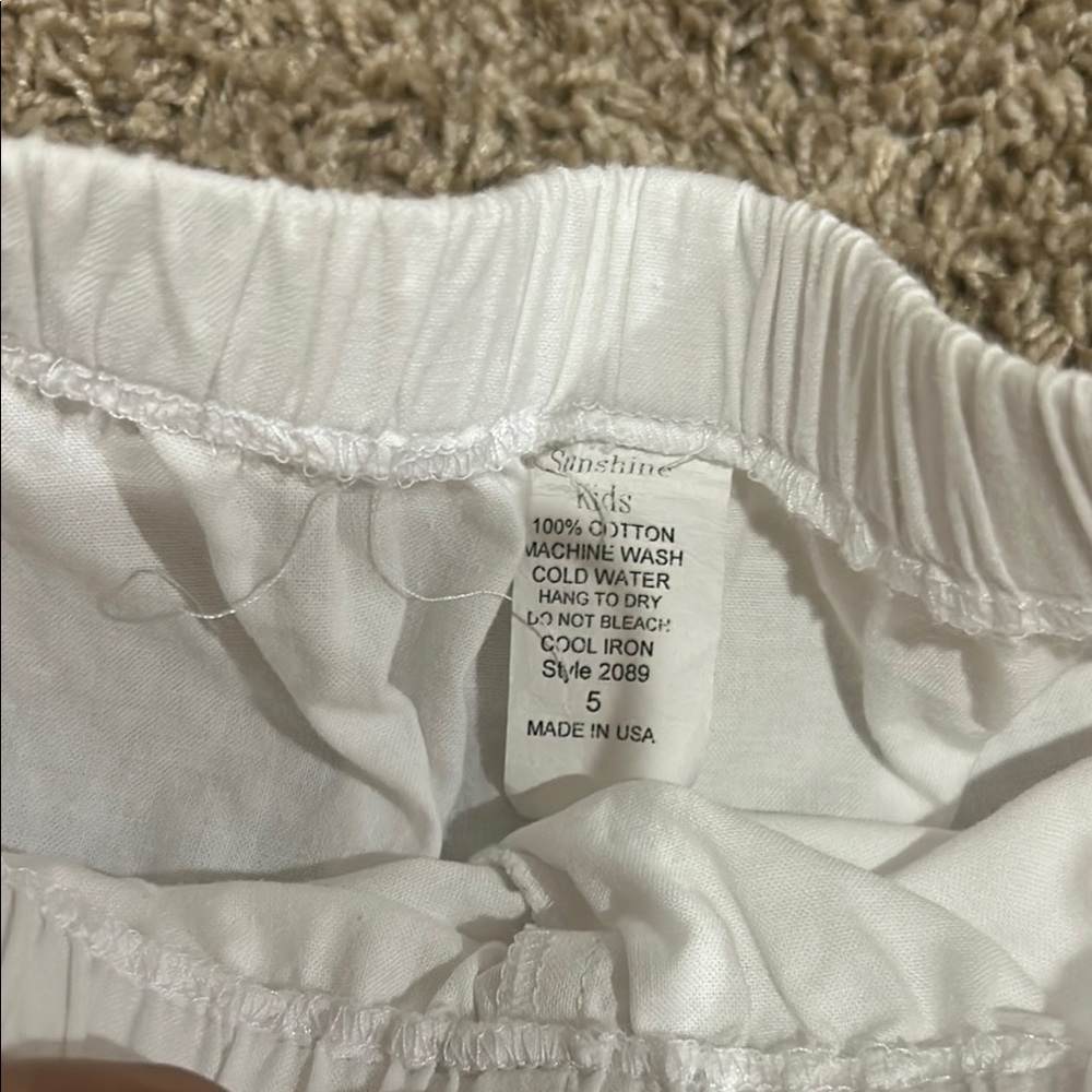 Pink Patterned Top and White Shorts Set size 5 - Picture 7 of 8